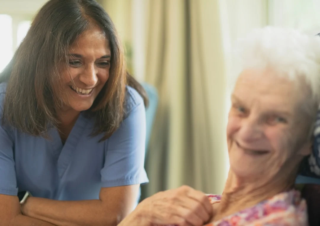 Family caregiver reviewing care options with nurse at Miami hospital discharge